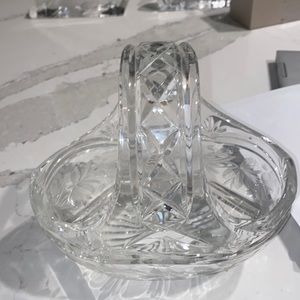 Glass bowl with handle